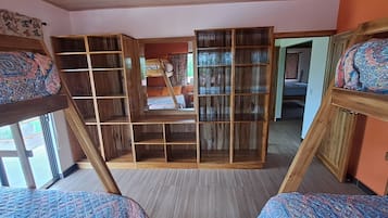 3 bedrooms, WiFi, bed sheets