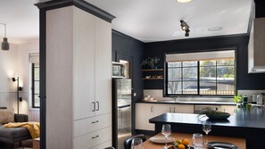 Fridge, oven, stovetop, coffee/tea maker