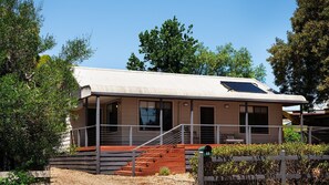 Exterior - The Bach- 3 Bedrooms, dog freindly with loverly bush views (Hepburn)