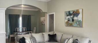 Near Hospital & Shopping Centers- 3/2 with pool