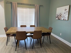 Dining - Near Hospital & Shopping Centers- 3/2 with pool (Lafayette)