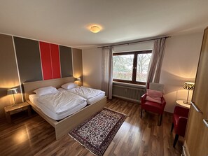 6 Schlafzimmer, Reisekinderbett, kostenloses WLAN, Bettwäsche