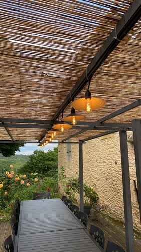 Domaine d'exception privé 24 pers avec 2 piscines  Manoir XIIe sur falaises
