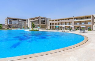2 piscines extérieures