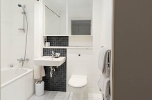 Classic Apartment | Bathroom - KD Tower Abodebed (Hemel Hempstead)