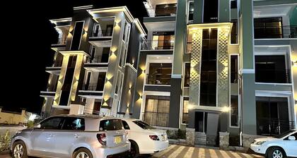 Kyanja Executive Suite(w/tv, wifi, Netflix and work station)