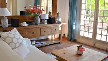 TV connectée, lecteur de DVD, livres, médiathÚque