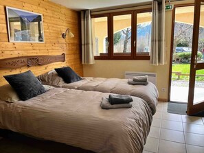 5 bedrooms, iron/ironing board, travel cot, WiFi