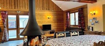 WONDERFUL SPACIOUS CHALET IN BOURG D’OISANS - SLEEPS 10(*supplement available up to 16)