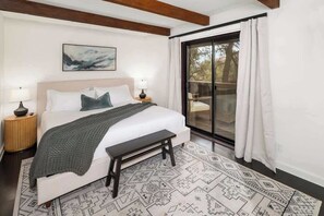 4 bedrooms, desk, iron/ironing board, travel cot
