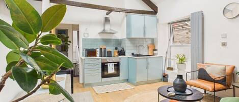 Frigorífic, microones, forn i placa de cuina