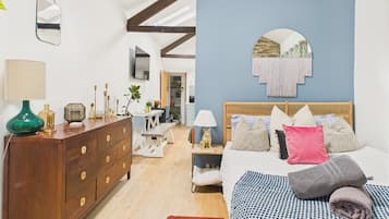 1 chambre, bureau, fer et planche à repasser, accès Internet