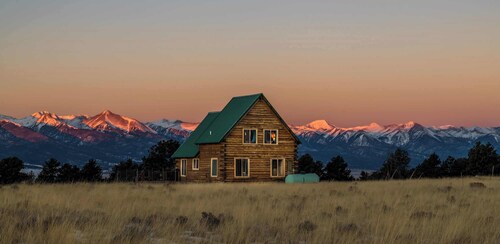 Ridge-Top Cabin • 360° Views • StarLink