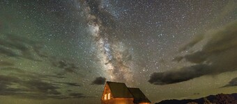 Ridge-Top Cabin • 360° Views • StarLink