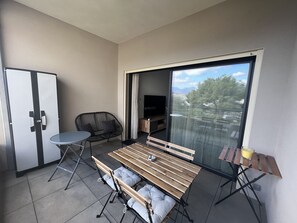 屋外ダイニングエリア