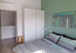 3 bedrooms, in-room safe, desk, iron/ironing board