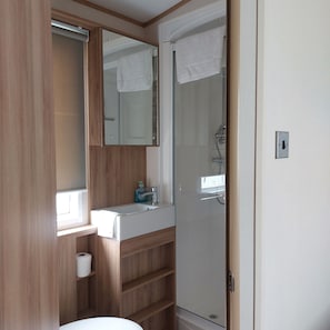 Shower, towels - Family owned static caravan on Newperran Holiday Resort. (Newquay)