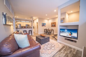 Una Smart TV, una chimenea