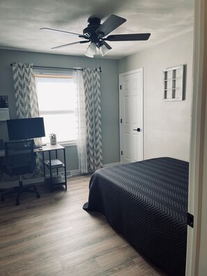 3 habitaciones, escritorio, tabla de planchar con plancha y wifi 