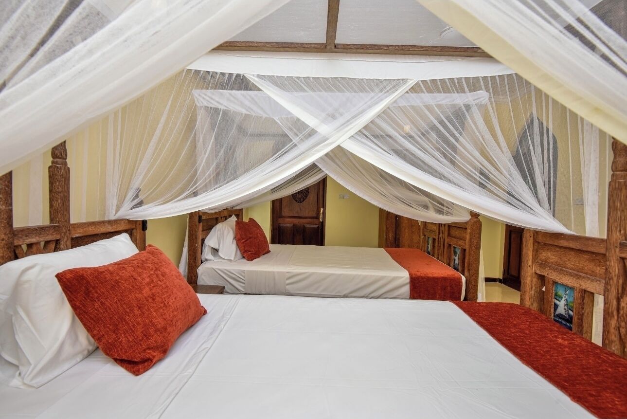 4 chambres, coffres-forts dans les chambres, fer et planche à repasser