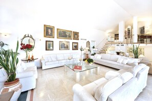 TV, fireplace, stereo