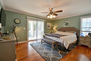 4 bedrooms, travel crib, WiFi, bed sheets
