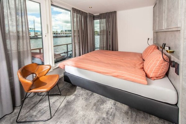 3 عدّة غرف نوم وواي فاي مجانًا وملاءات أسرّة