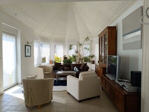 Living area - Stone house 300 m from the beach (Plouguerneau)