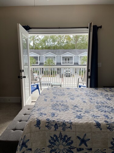 Family sized townhome! Close to Shipyard Park. Long term stays welcome!