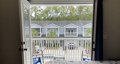 Family sized townhome! Close to Shipyard Park. Long term stays welcome!