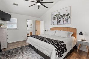 5 bedrooms, iron/ironing board, WiFi, bed sheets