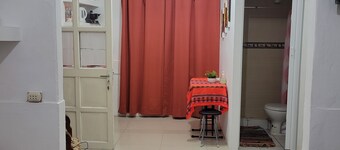 Beautiful cozzy studio located four blocks to the beach, pets and kids   allow..