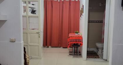 Beautiful cozzy studio located four blocks to the beach, pets and kids allow..