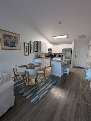 Dining - Whiskey Bent Condo (Southport)