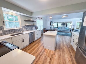 Coffee/tea maker, highchair - Shorely Blessed on Marlin, Pet Friendly, 6 seat golf cart included (Fripp Island)