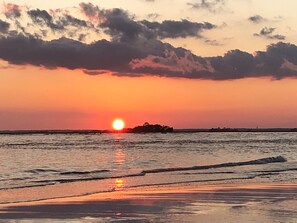 Beach nearby - Shorely Blessed on Marlin, Pet Friendly, 6 seat golf cart included (Fripp Island)