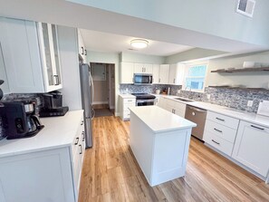 Coffee/tea maker, highchair - Shorely Blessed on Marlin, Pet Friendly, 6 seat golf cart included (Fripp Island)