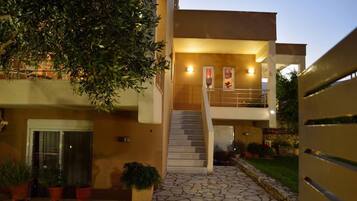 Villa | Exterior