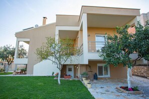 Villa | Exterior