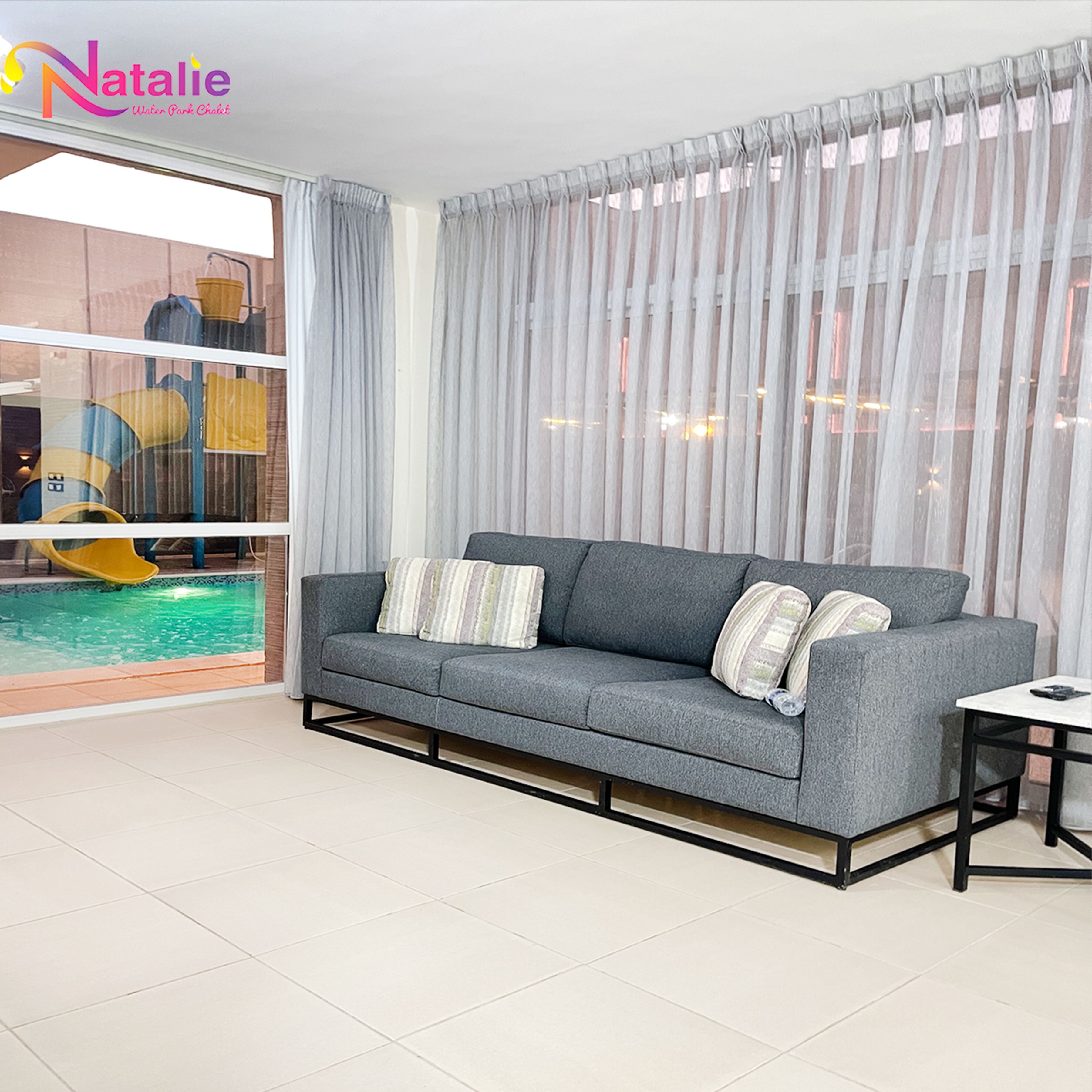 Utendørsbasseng og et oppvarmet basseng