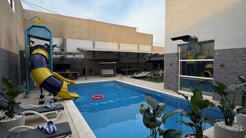 Piscine extérieure, piscine chauffée