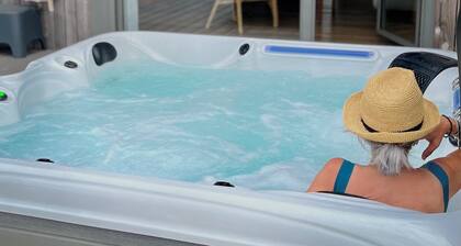 Single storey house with jacuzzi near the beach<br>Wooden frame, 4 stars
