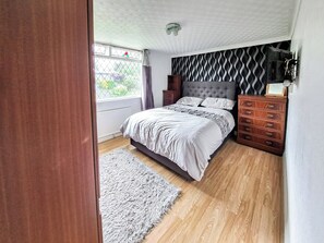 3 habitaciones, wifi gratis y ropa de cama