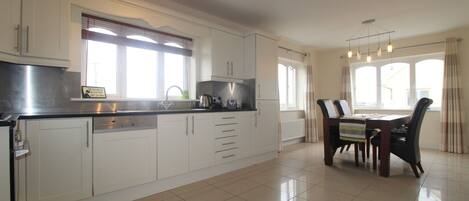 Frigorifero, microonde, forno, lavastoviglie