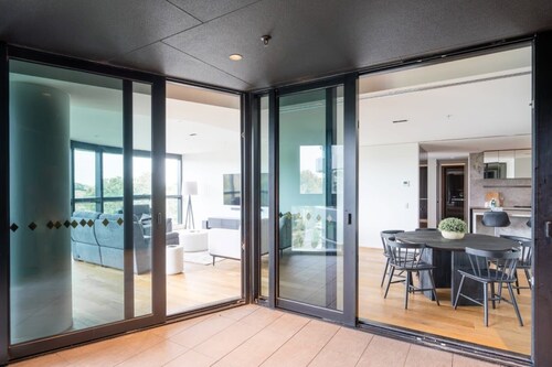 Luxury 4 Bedroom Apt - Parking, pool and views
