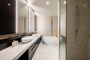 Bathtub, hair dryer, towels, shampoo
