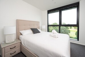 4 Schlafzimmer, Schreibtisch, Bügeleisen/Bügelbrett, WLAN