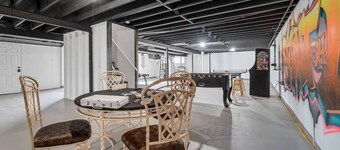 Blair's Graffiti House + Game Room - Hot Tub