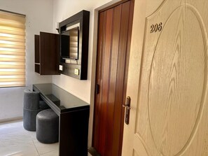 Minibar, individually furnished, desk, iron/ironing board - Petra town check-Inn (Wadi Musa)