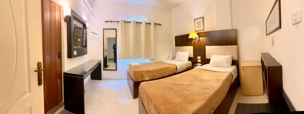 Minibar, individually furnished, desk, iron/ironing board